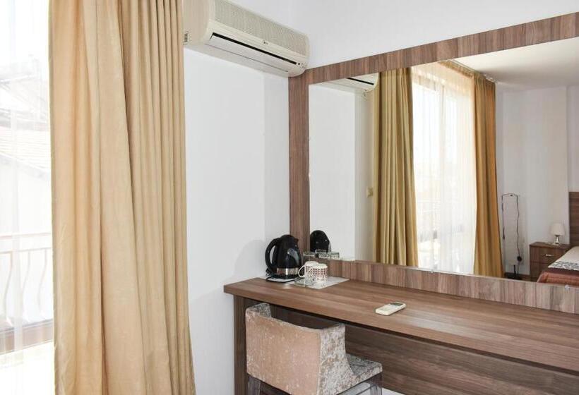 Номер Стандарт, Time Out