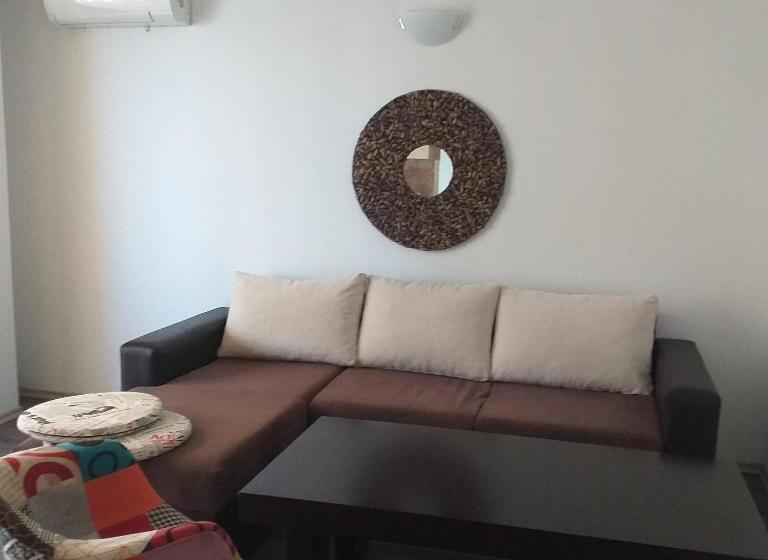 Апартаменты 1 Спальня, Time Out