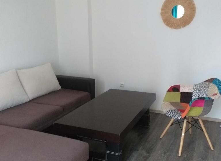 Апартаменты 1 Спальня, Time Out