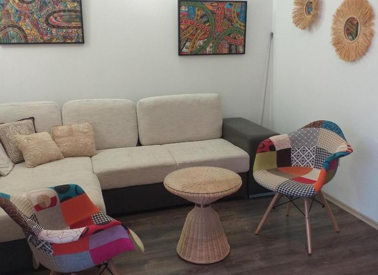 Family Suite, Time Out