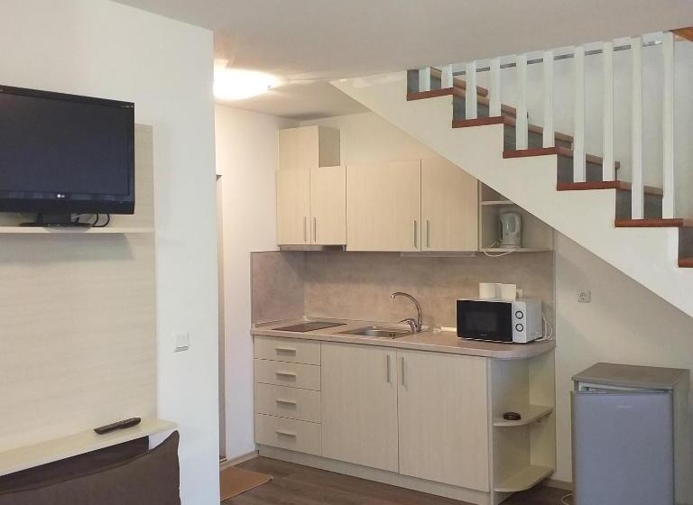 Family Suite, Time Out