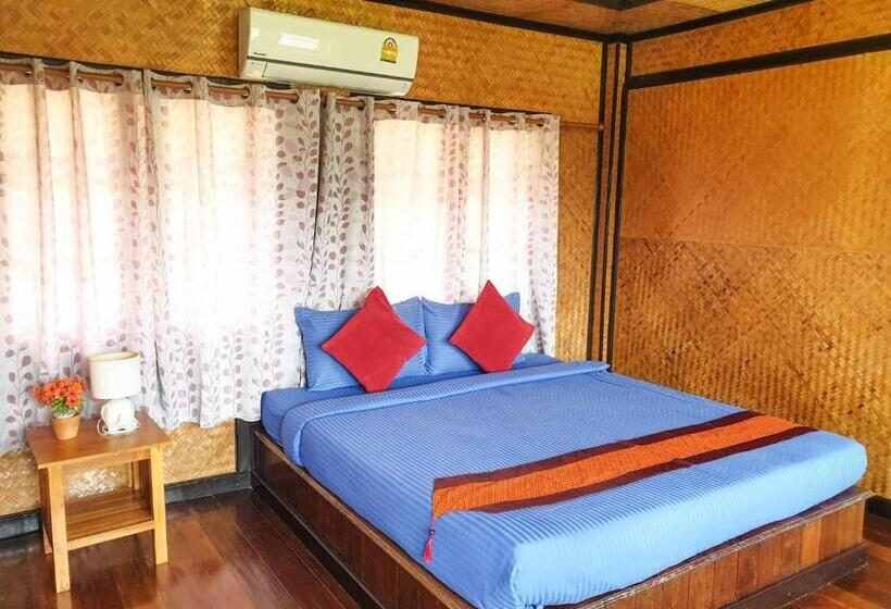 בקתה סטנדרטית עם נוף לים, S Beach Resort