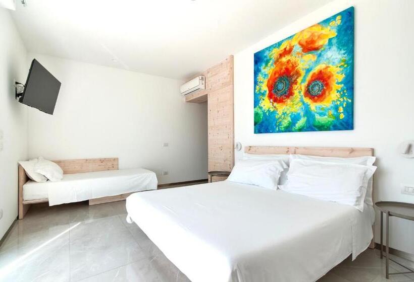 Pokój Trzyosobowy Deluxe Widok Morze, The View B&b, Terrace & More