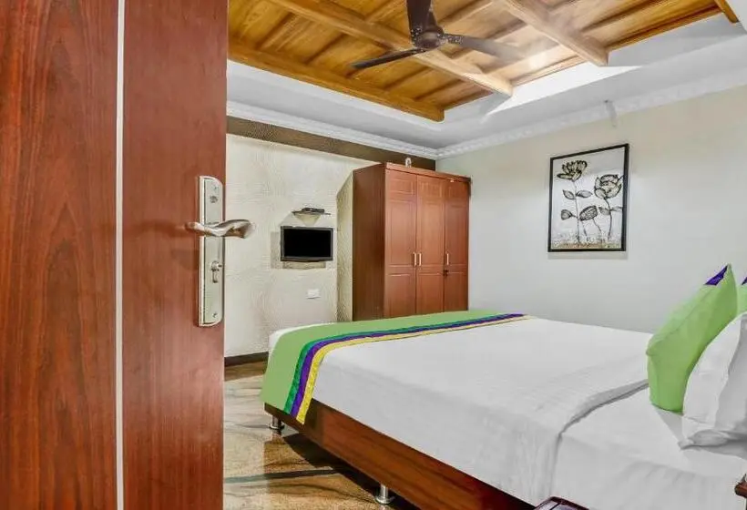 スーペリアールーム, Treebo Symphony Hotels And Resorts Angamally