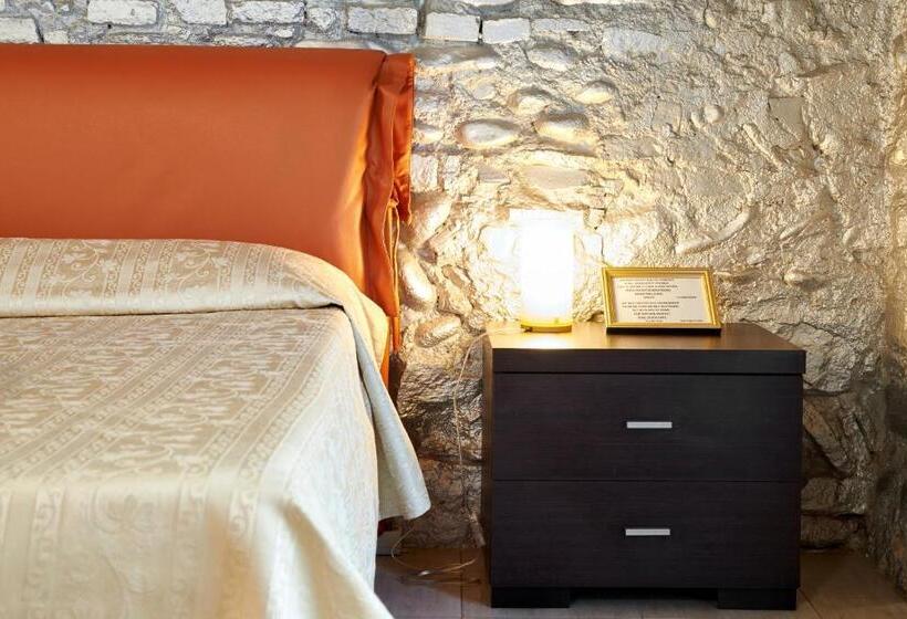 استودیوی استاندارد, Antico Borgo