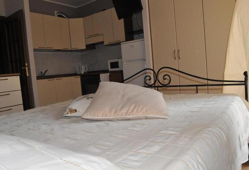 استودیوی سوپریور, Antico Borgo