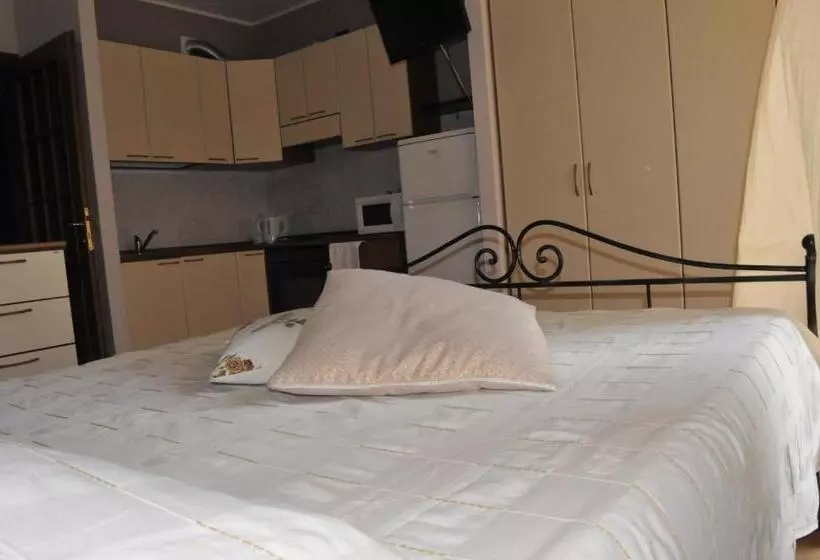 استودیوی سوپریور, Antico Borgo