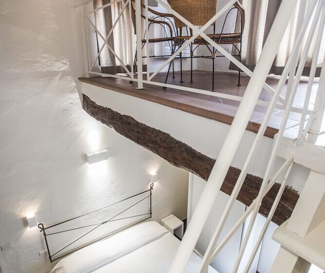 חדר סופריור, Salvadonica