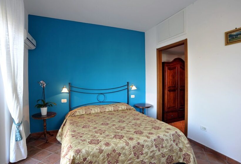 חדר סטנדרט לשלושה, Villevieille