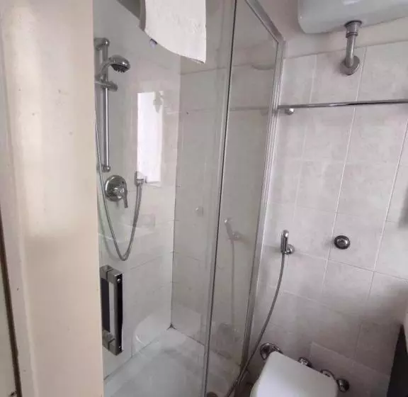 اتاق اکونومی, Florence Room B&b