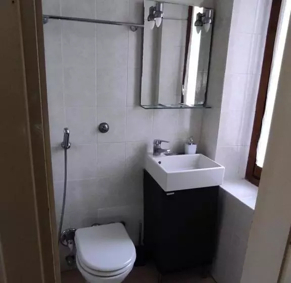 اتاق اکونومی, Florence Room B&b