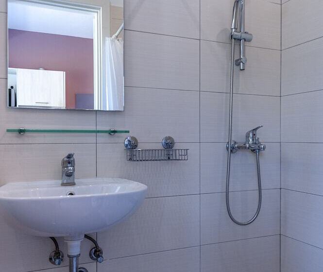 Quarto Triplo Superior, Gelli Apartments