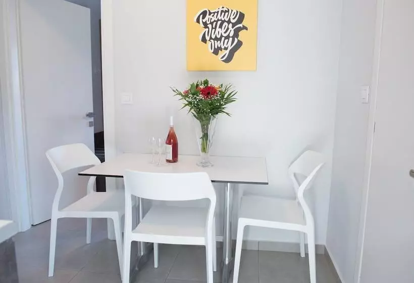 庭の見えるジュニアスイート, Gelli Apartments