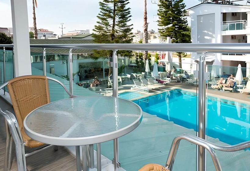 标准三人间, Clover Magic Altinkum Park