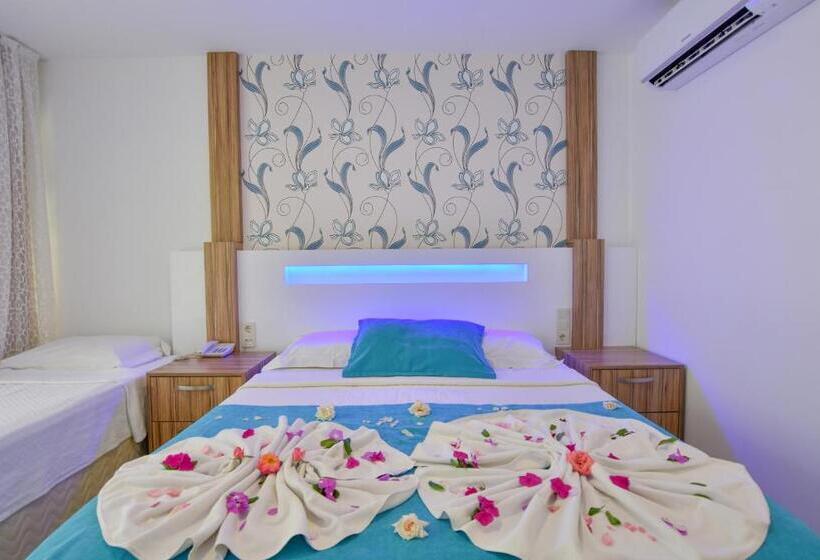 标准三人间, Clover Magic Altinkum Park