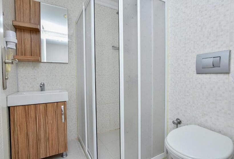 标准三人间, Clover Magic Altinkum Park