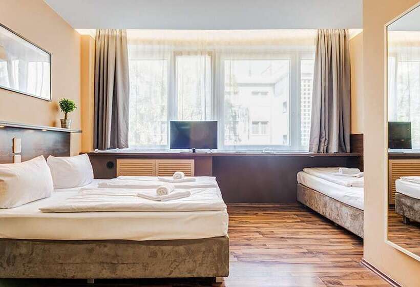اتاق استاندارد سه نفره, Arktur City