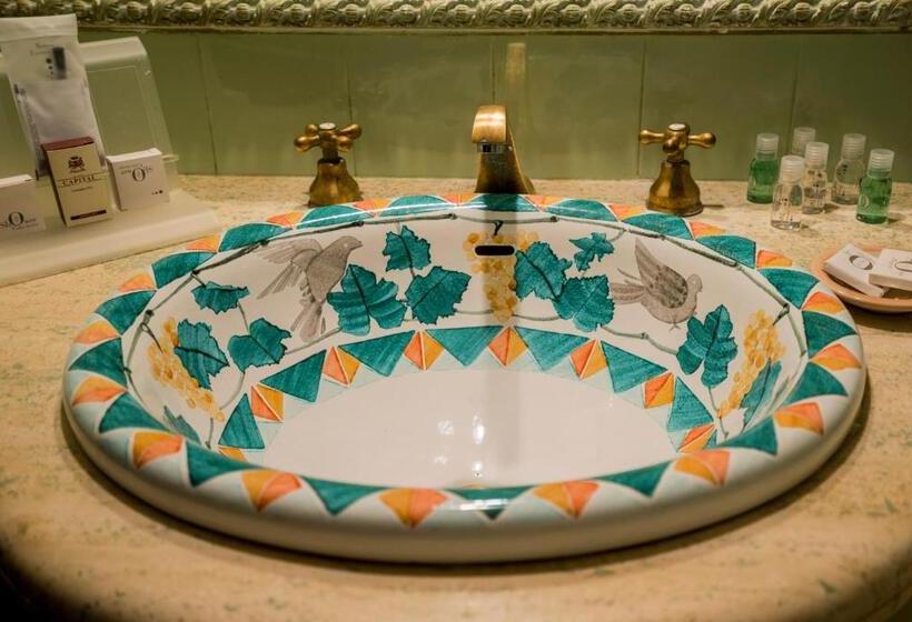 اتاق استاندارد با بالکن, Capital