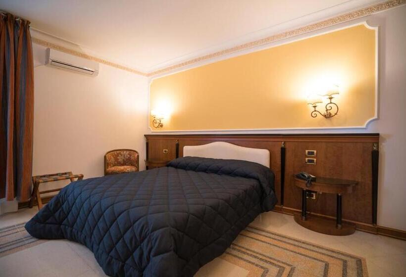 اتاق استاندارد با بالکن, Capital