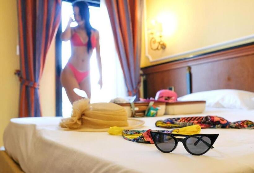 اتاق استاندارد با بالکن, Capital