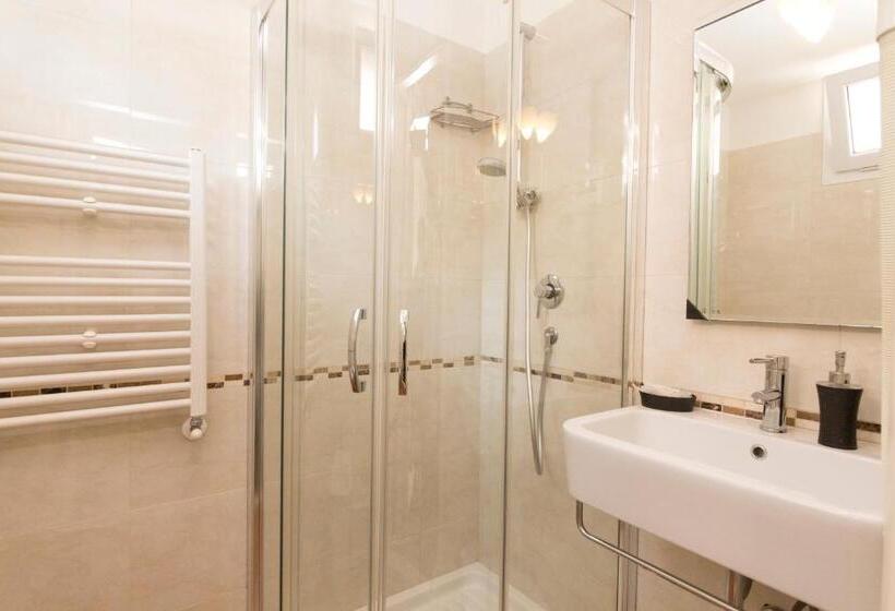 スタンダードルーム, Lewisrooms Domo