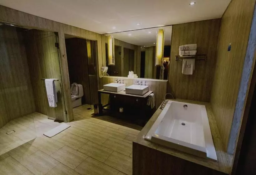 Suite with Pool