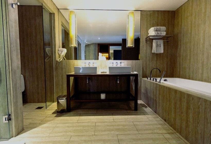 Люкс, Lv8 Resort