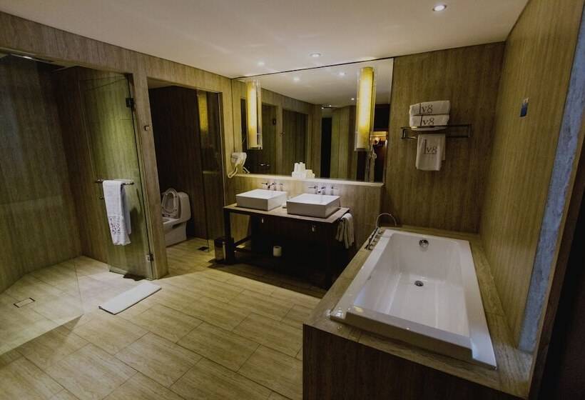 Suite with Pool, Lv8 Resort