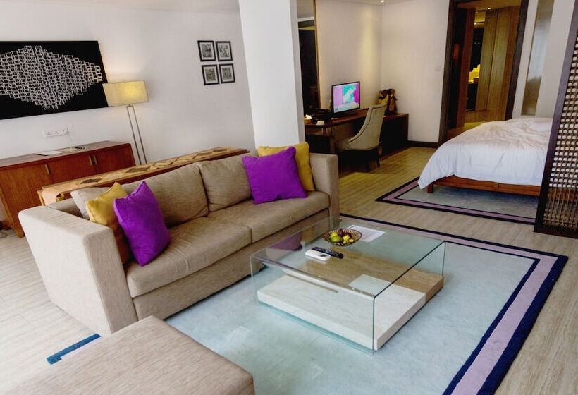 Люкс с Бассейном, Lv8 Resort