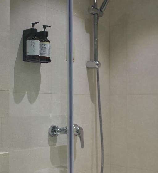 اتاق استاندارد, Ole Tai Sam Un