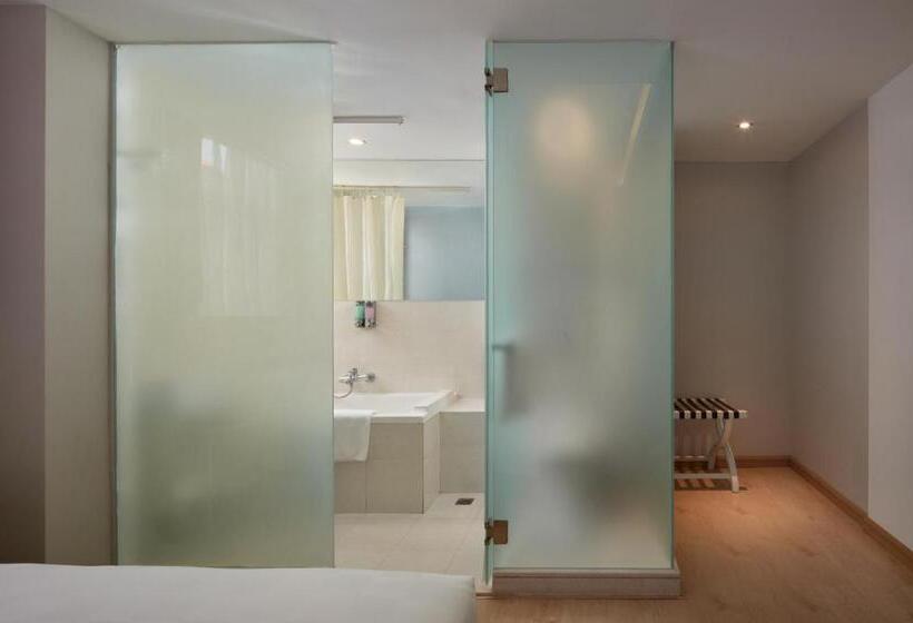 اتاق لوکس, Ole Tai Sam Un