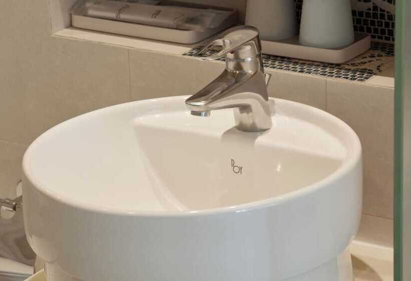 اتاق استاندارد, Ole Tai Sam Un