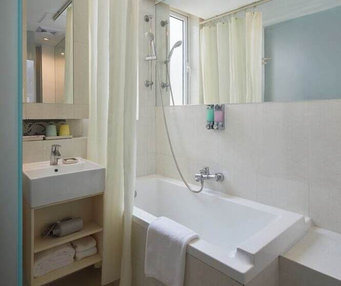 اتاق لوکس, Ole Tai Sam Un