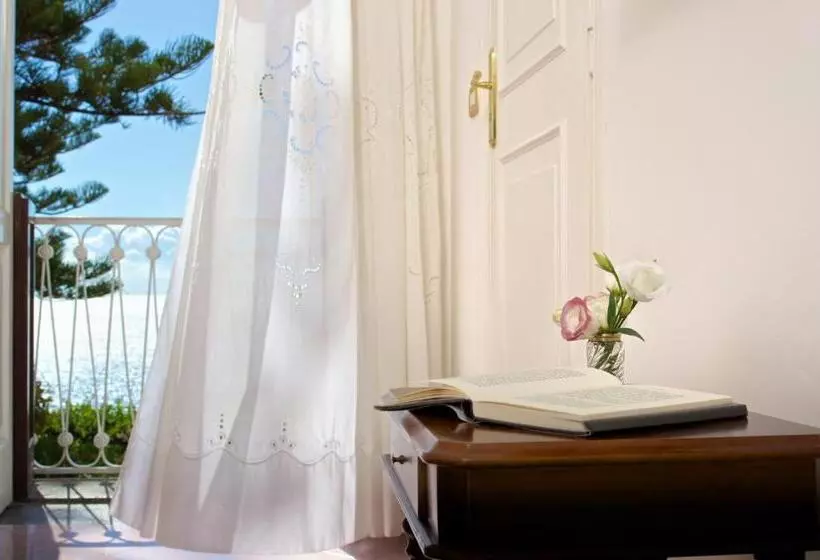 オーシャンビューのスーペリアトリプルルーム, Romantic Hotel & Restaurant Villa Cheta Elite