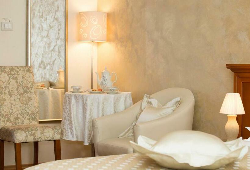 高级大房间, Royal Suites