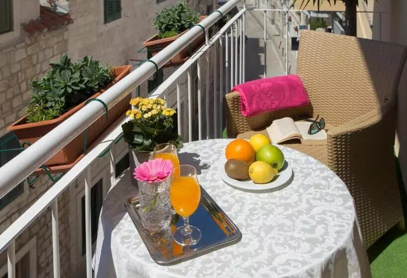 Quarto Superior com Sacada, Royal Suites