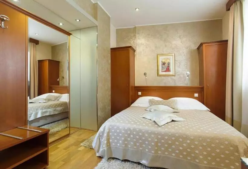 Quarto Clássico, Royal Suites