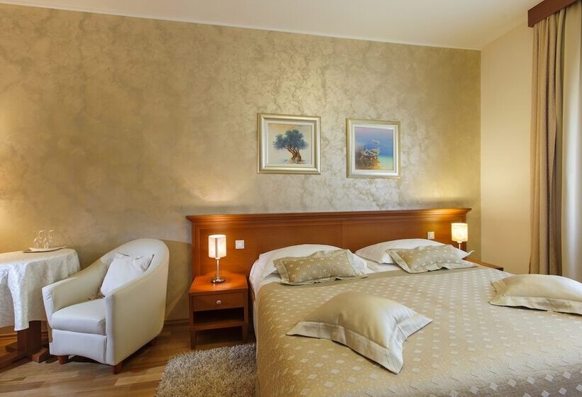 高级大房间, Royal Suites