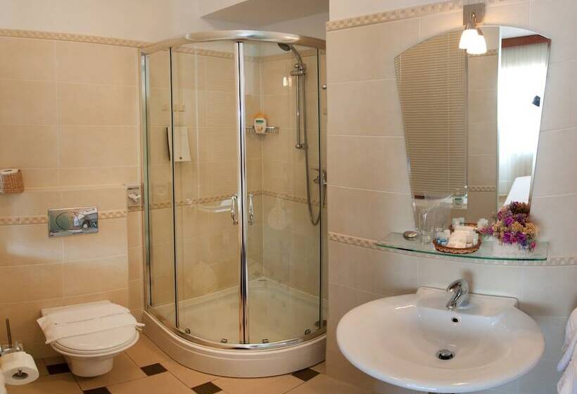 高级大房间, Royal Suites