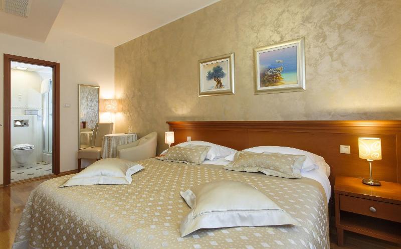 高级大房间, Royal Suites