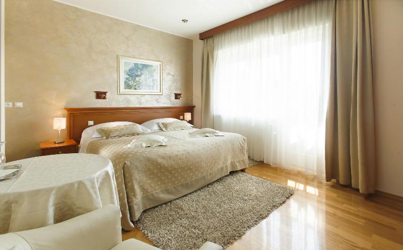 高级大房间, Royal Suites