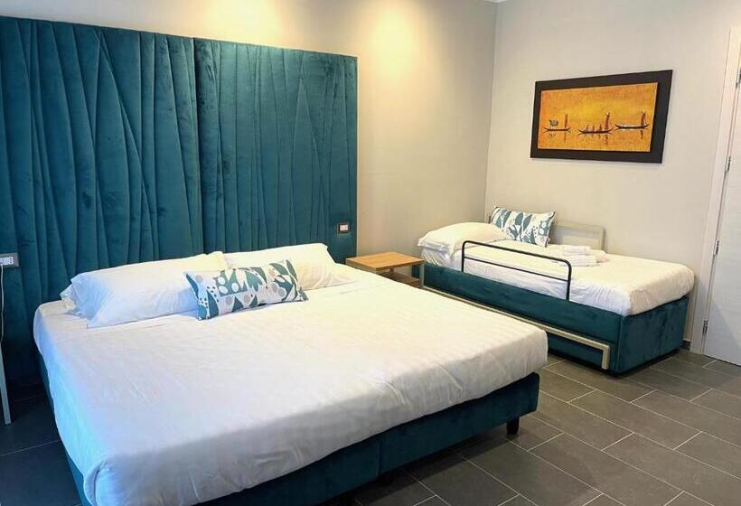 חדר סטנדרט לשלושה, Sant Elia