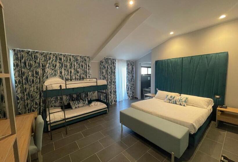 חדר קלאסי לארבעה, Sant Elia