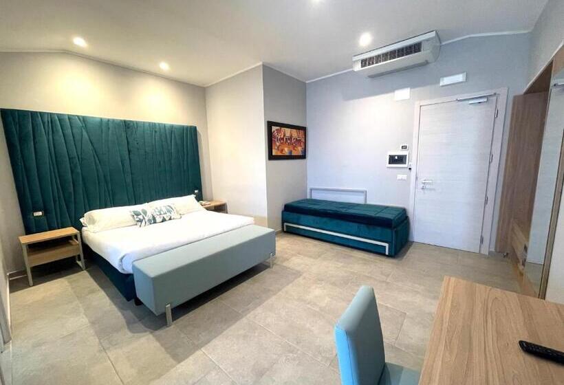 חדר קומפורט, Sant Elia