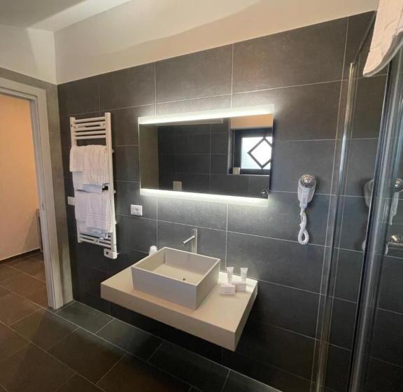 חדר קומפורט, Sant Elia