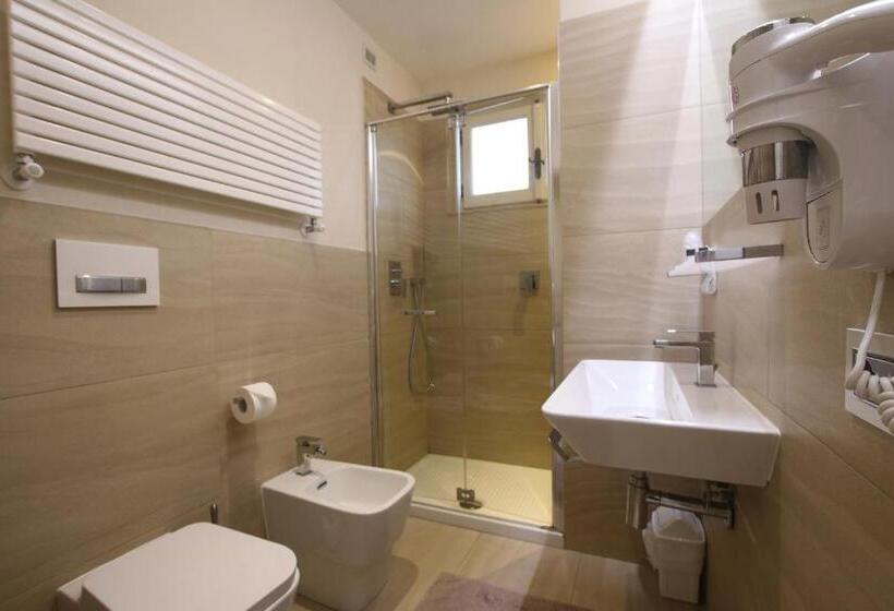 اتاق استاندارد با بالکن و چشمانداز دریا, Villa Margherita