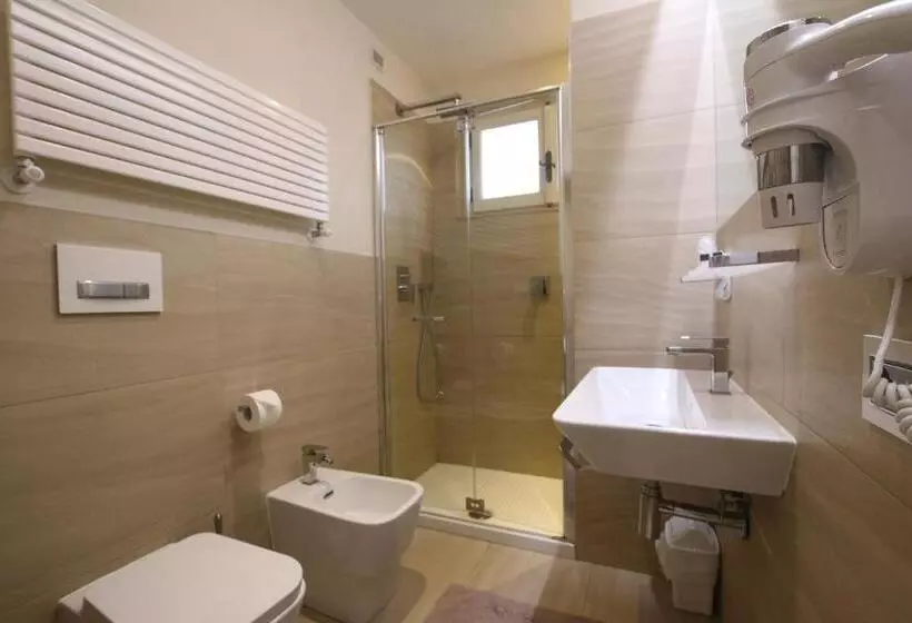 اتاق استاندارد با بالکن و چشم‌انداز دریا, Villa Margherita