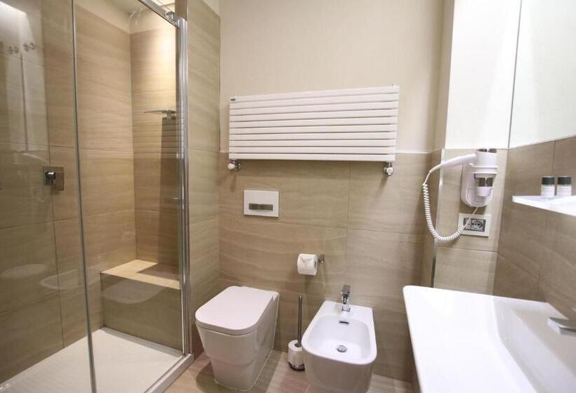 اتاق استاندارد چهار تخته با چشمانداز دریا, Villa Margherita