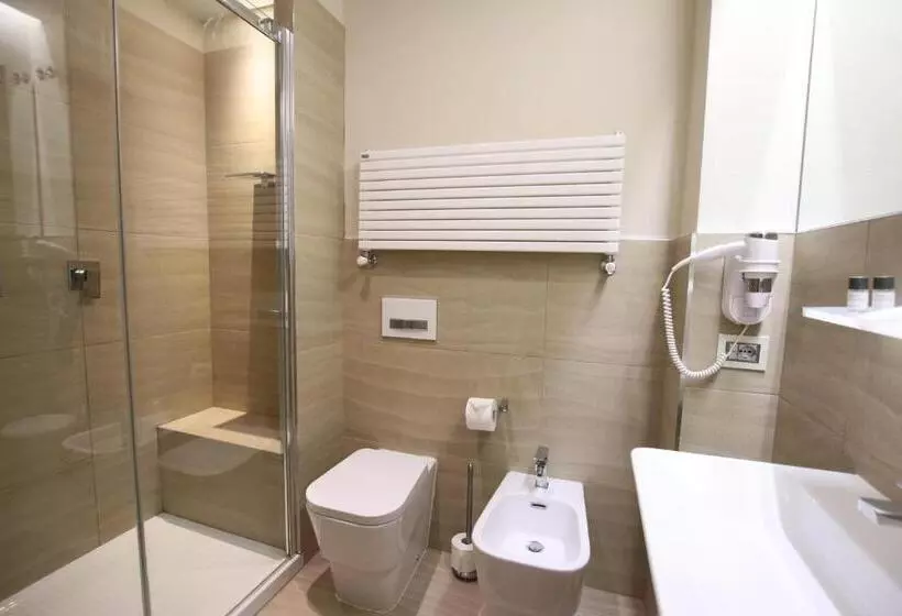 اتاق استاندارد چهار تخته با چشم‌انداز دریا, Villa Margherita