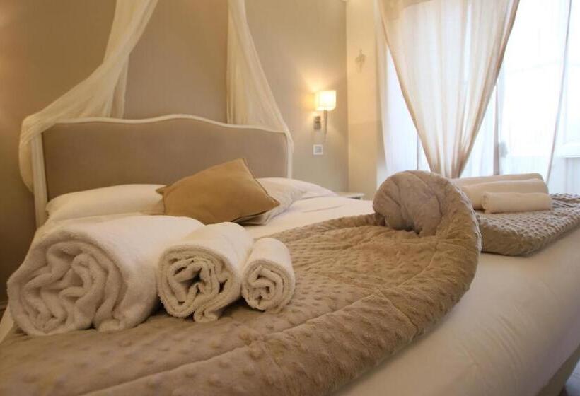 اتاق اساندارد با چشمانداز جانبی به دریا, Villa Margherita